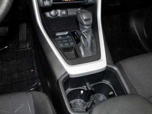 Used 2025 Toyota RAV4 XLE AWD/4WD image 19