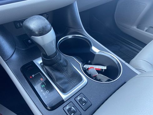 Used 2015 Toyota Highlander XLE image 19