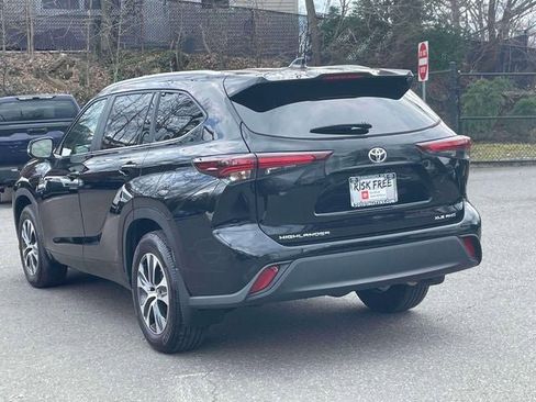 Used 2024 Toyota Highlander XLE image 8