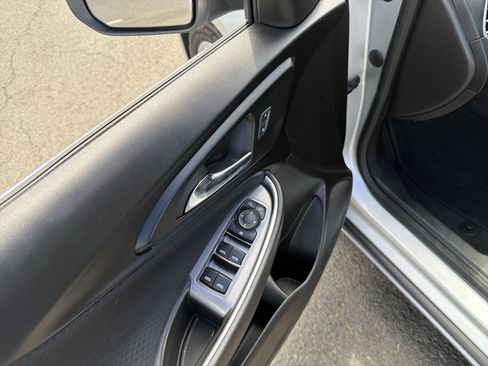 Used 2022 Chevrolet Malibu LT FWD image 13