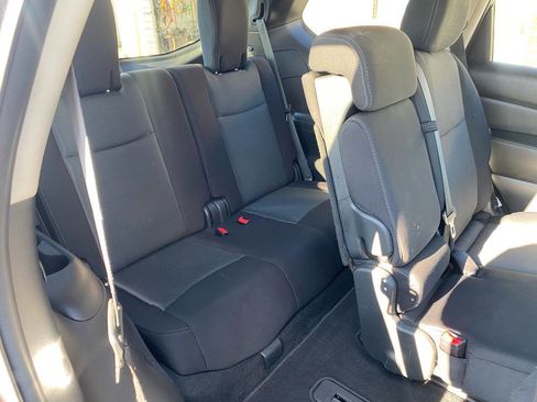 Used 2019 Nissan Pathfinder S image 19