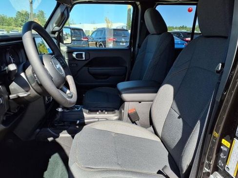 New 2025 Jeep Gladiator Sport image 8