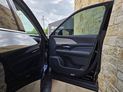 Used 2026 Toyota Grand Highlander AWD image 9