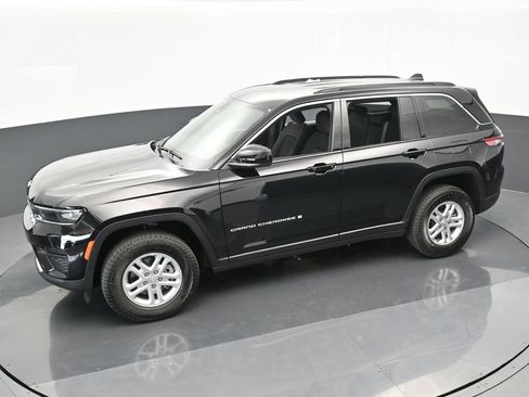 Used 2024 Jeep Grand Cherokee Laredo w/ Trailer Tow Package image 36