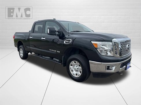Used 2017 Nissan Titan SV AWD/4WD image 2