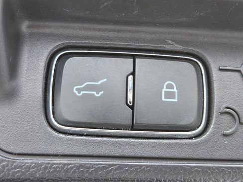 Used 2022 Ford Explorer Platinum w/ Equipment Group 601A image 27