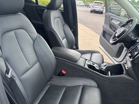 Used 2024 Volvo XC40 B5 Plus w/ Protection Package Premier AWD/4WD image 33
