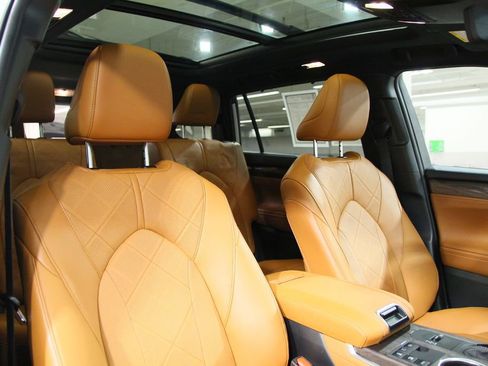 Used 2025 Toyota Highlander Platinum image 22