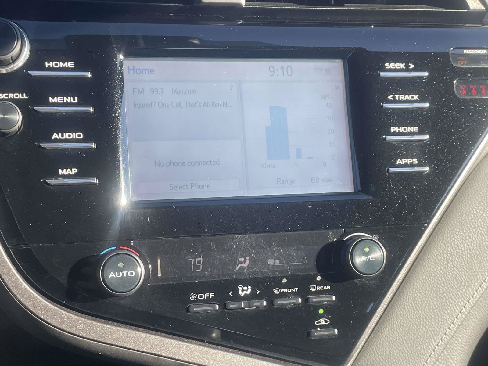 Used 2019 Toyota Camry SE FWD image 15
