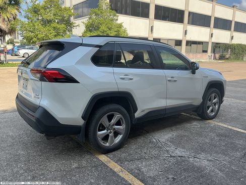 Used 2021 Toyota RAV4 XLE Premium AWD/4WD image 6