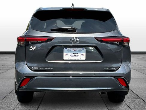 Used 2024 Toyota Highlander Limited image 4