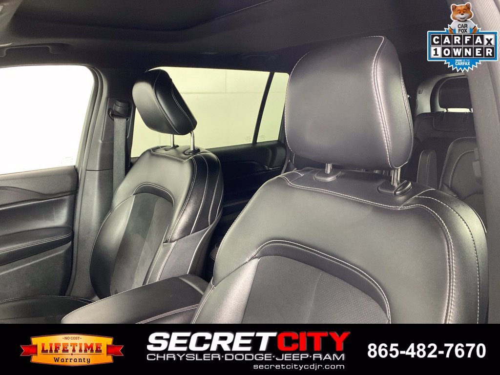 Used 2023 Jeep Grand Cherokee L Laredo AWD/4WD image 10