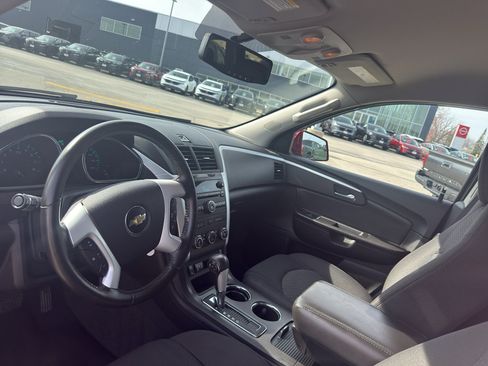 Used 2012 Chevrolet Traverse LT image 25