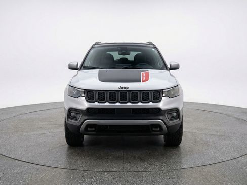 Used 2025 Jeep Compass Trailhawk AWD/4WD image 2