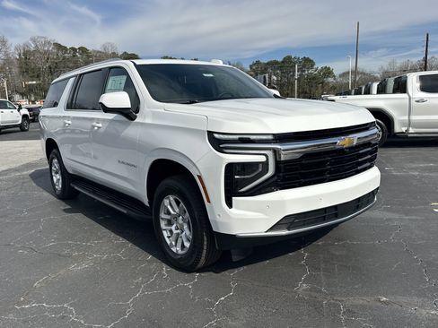 New 2026 Chevrolet Suburban LS image 2