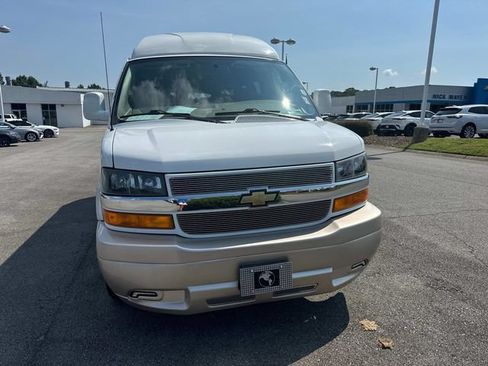 Used 2023 Chevrolet Express 2500 RWD image 4