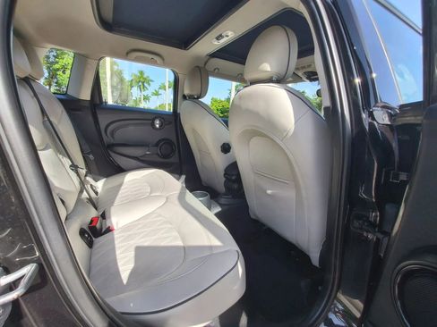 Used 2020 MINI Cooper 4-Door Hardtop w/ Signature Upholstery Package image 29