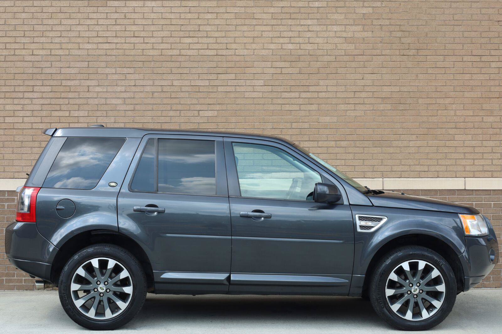 Used 2010 Land Rover LR2 HSE AWD/4WD image 3