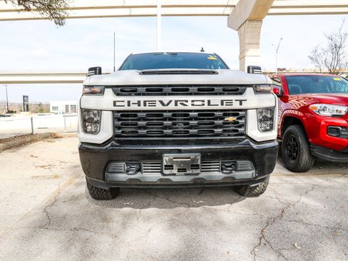Used 2021 Chevrolet Silverado 2500 Custom w/ Custom Convenience Package image 4