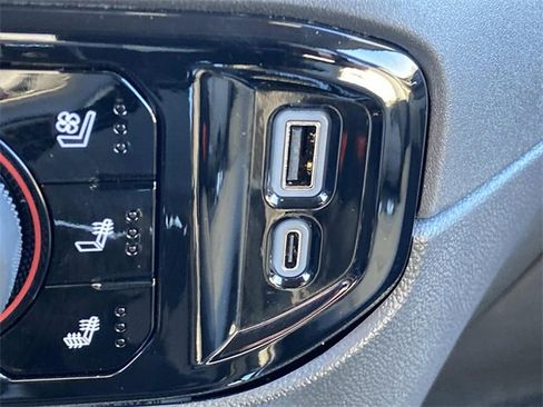 Used 2025 Chevrolet Silverado 1500 ZR2 w/ Technology Package image 33