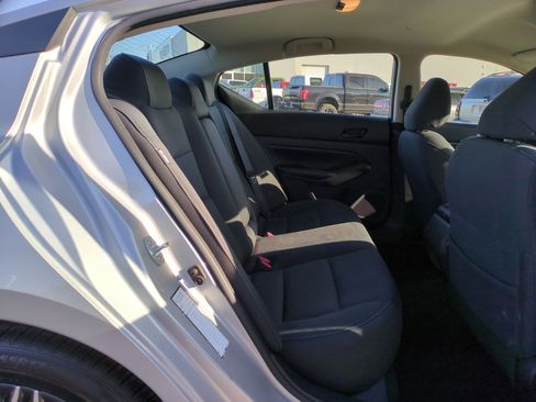 Used 2024 Nissan Altima 2.5 SV image 30