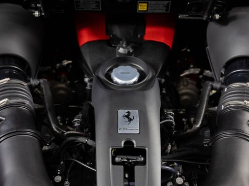 Used 2023 Ferrari F8 Tributo RWD image 63