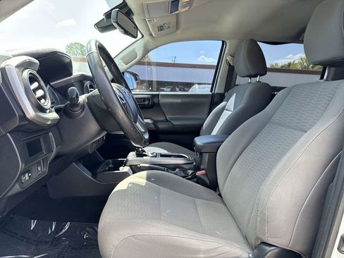 Used 2018 Toyota Tacoma SR5 RWD image 11