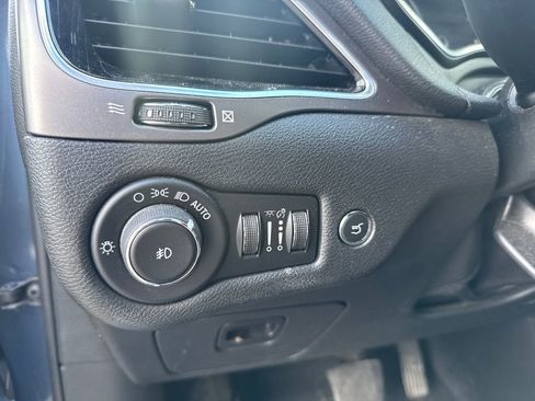 Used 2021 Jeep Cherokee Limited w/ Mopar Interior Package AWD/4WD image 15