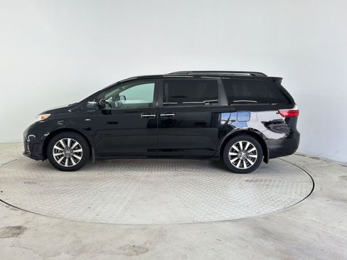 Used 2020 Toyota Sienna XLE w/ XLE Navigation Package AWD/4WD image 2