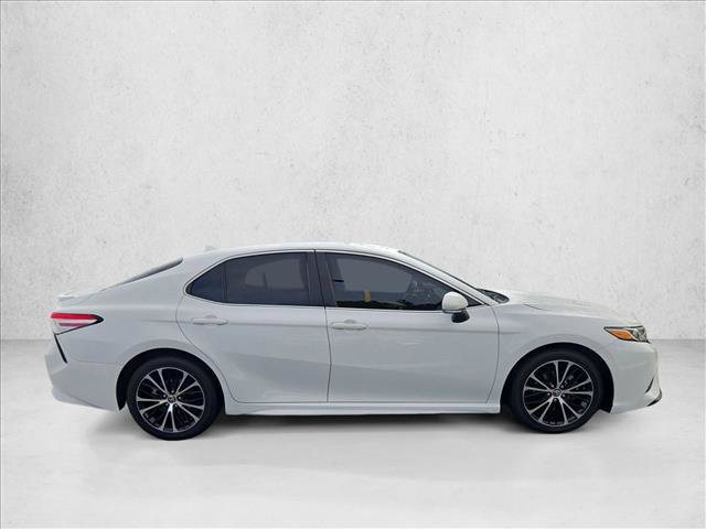 Used 2020 Toyota Camry SE w/ Convenience Package FWD image 4