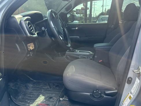 Used 2019 Toyota Tacoma TRD Off-Road image 12