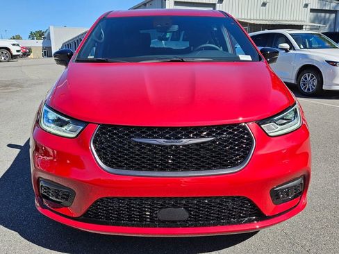 New 2026 Chrysler Pacifica Select image 2