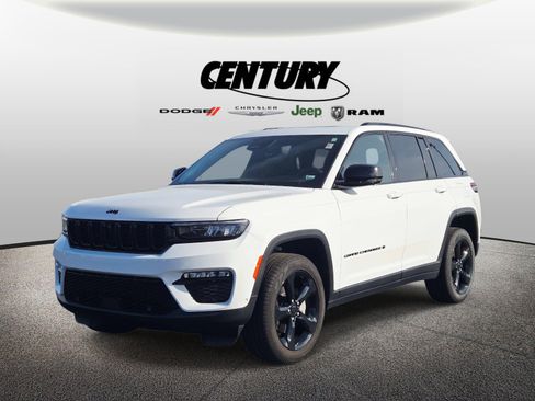 Used 2024 Jeep Grand Cherokee Limited w/ Luxury Tech Group II image 8