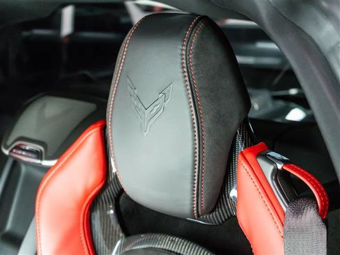 Used 2025 Chevrolet Corvette Stingray Preferred Cpe w/ Z51 Performance Package RWD image 17