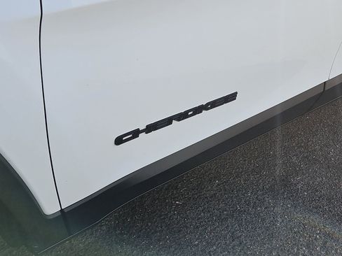 Used 2023 Jeep Cherokee Altitude Lux image 23