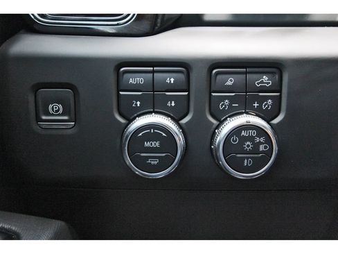 Used 2025 GMC Sierra 2500 AT4X AWD/4WD image 28