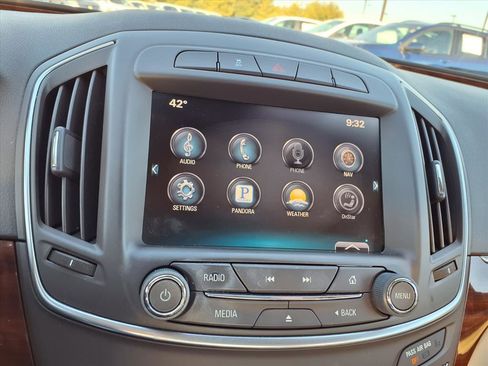 Used 2014 Buick Regal image 3