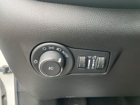 Used 2024 Jeep Compass Latitude AWD/4WD image 19