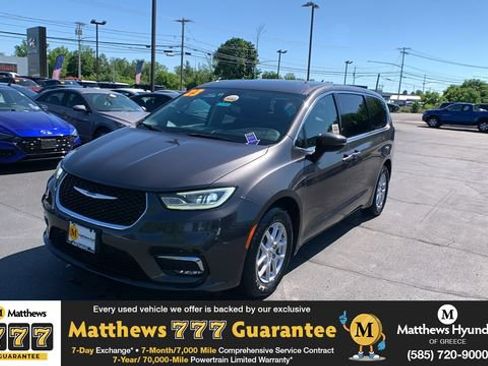 Used 2023 Chrysler Pacifica Touring-L FWD image 1