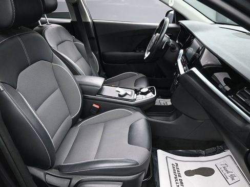Used 2020 Kia Niro EX image 35
