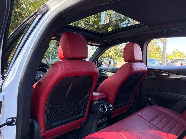 Used 2023 Alfa Romeo Stelvio Veloce AWD/4WD image 37
