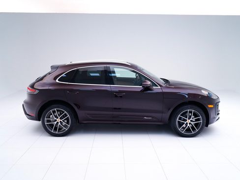 Certified 2026 Porsche Macan AWD/4WD image 8