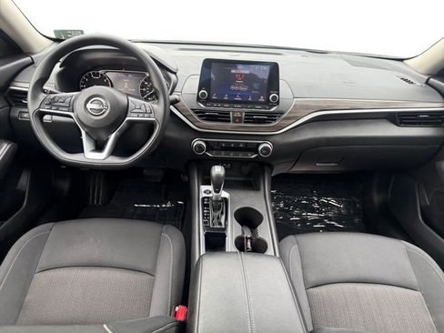 Used 2025 Nissan Altima 2.5 SV FWD image 13