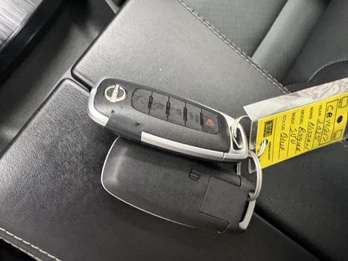 Used 2025 Nissan Rogue SV w/ SV Premium Package FWD image 27