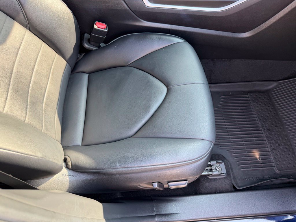 Used 2022 Toyota Highlander XLE AWD/4WD image 18