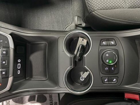 Used 2024 GMC Terrain SLE w/ Driver Convenience Package image 19