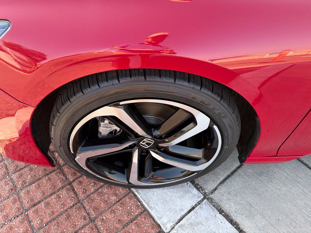 Used 2018 Honda Accord Sport image 9