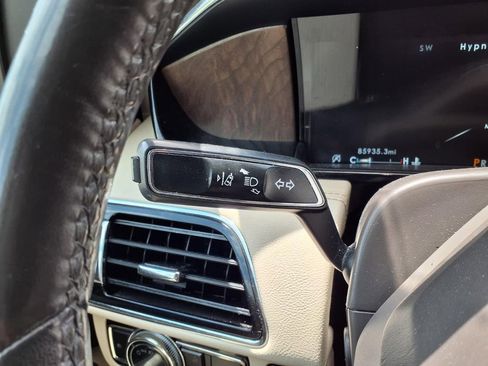 Used 2019 Lincoln Navigator Reserve AWD/4WD image 19