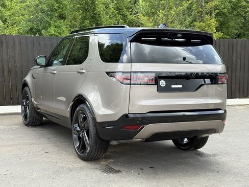New 2025 Land Rover Discovery Dynamic SE image 3