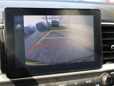 Used 2025 Hyundai Venue SEL image 12